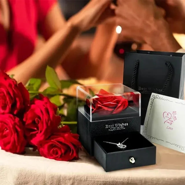 Colar com Rosa Eterna e Pingente “Eu Te Amo” em 100 Idiomas – Amor em Todos os Idiomas